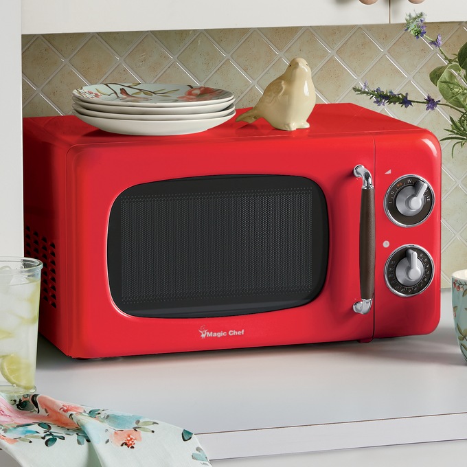 Magic Chef 0.7-Cu. Ft. 700W Retro Countertop Microwave Oven, Red