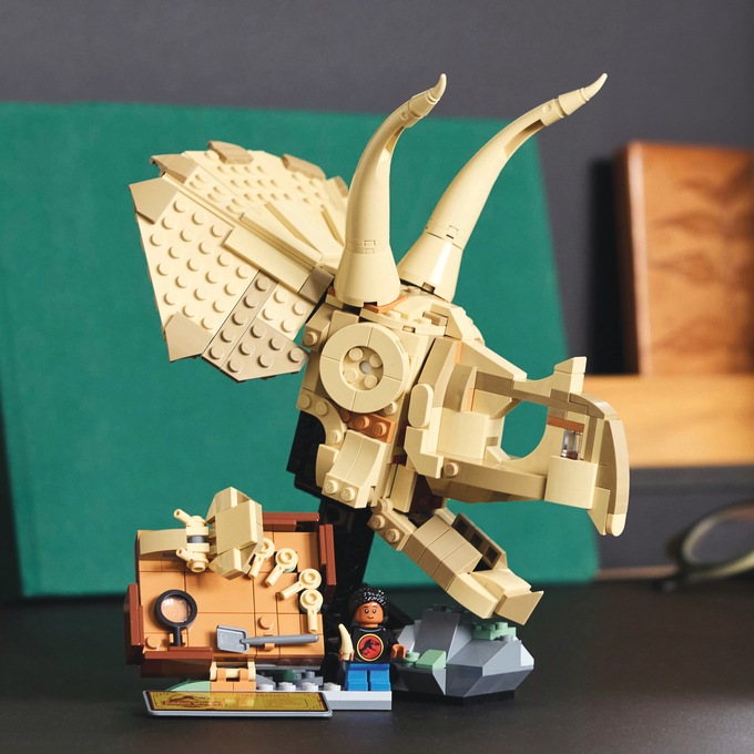 LEGO Jurassic World Dinosaur Fossils: Triceratops Skull, Tan, large