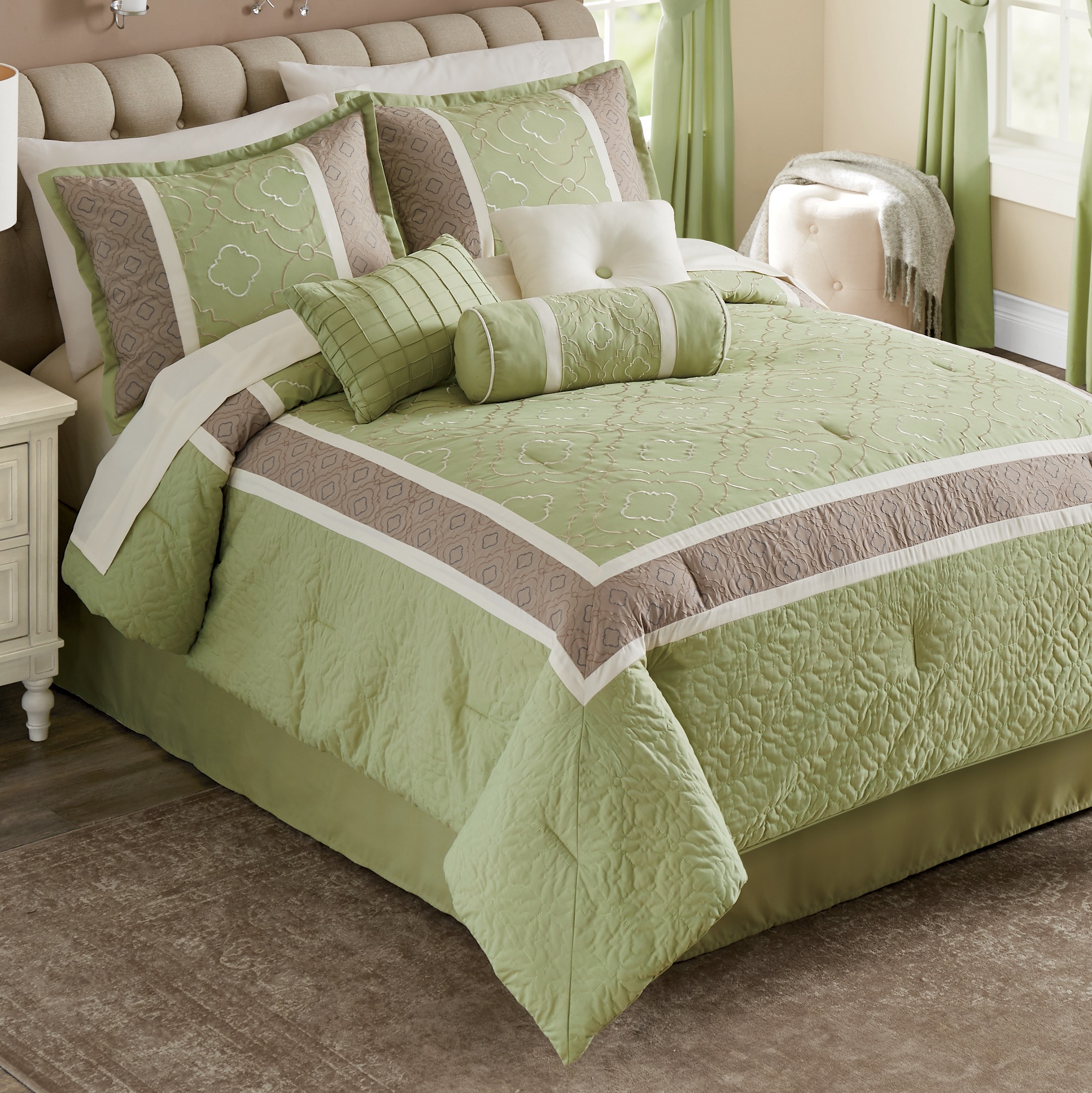 Lakeland 21-Piece Bed Set | Montgomery Ward