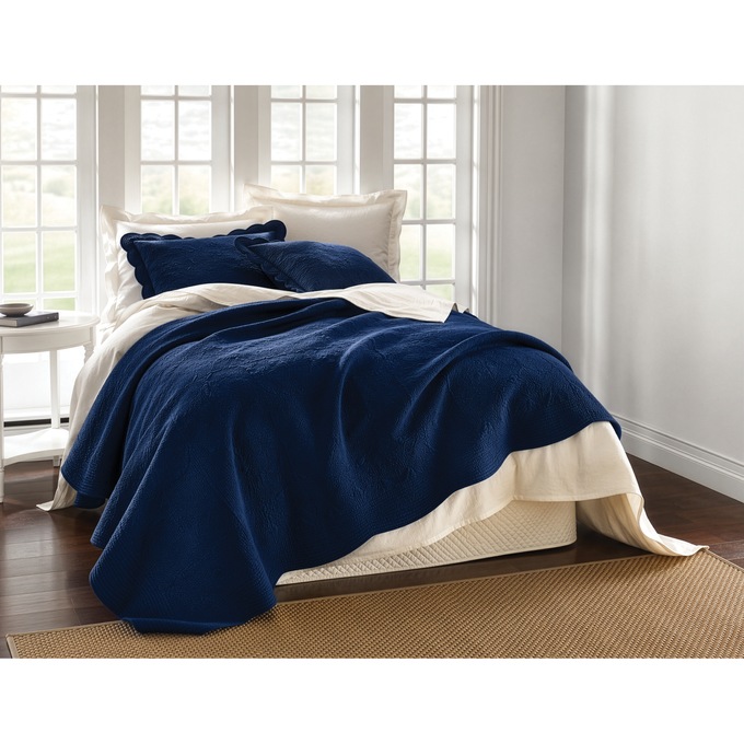 Chateau Oversized Reversible Cotton Quilt, , large