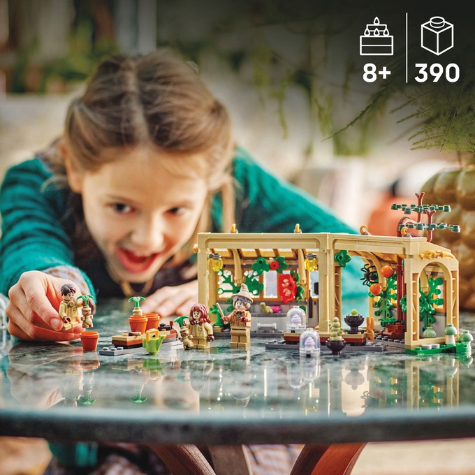 LEGO Harry Potter Hogwarts Castle: Herbology Class, , large