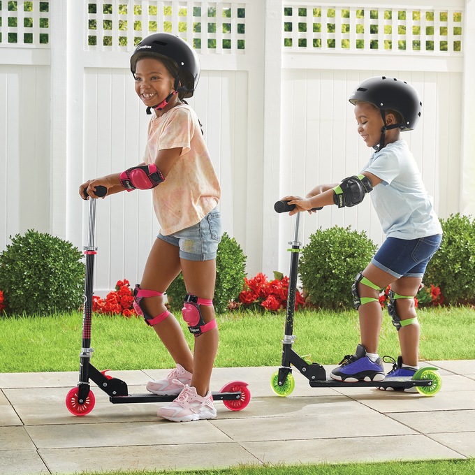 CredHedz 2-Wheel Low Scooter with Helmet and Protective Gear, , large