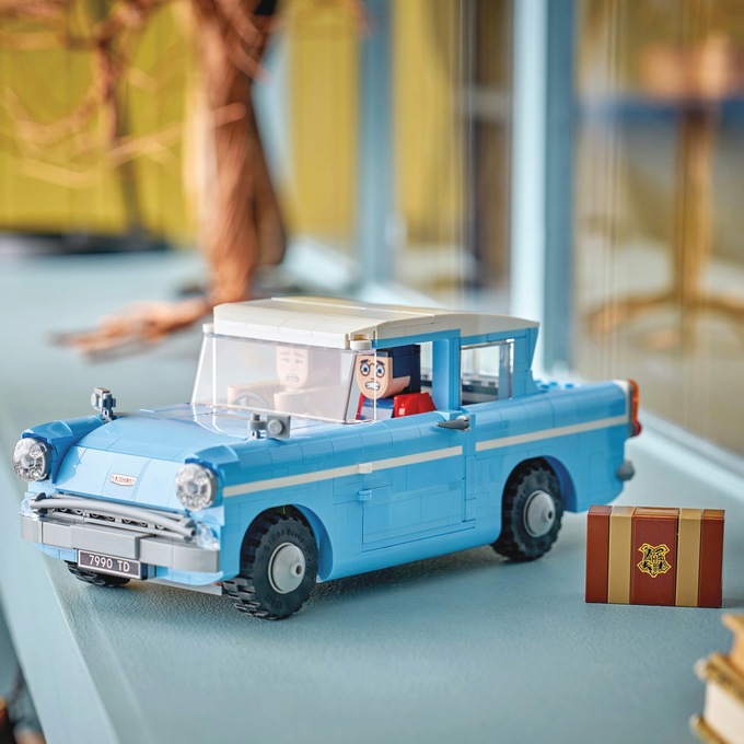 LEGO Harry Potter Enchanted Flying Ford Anglia, Blue, large