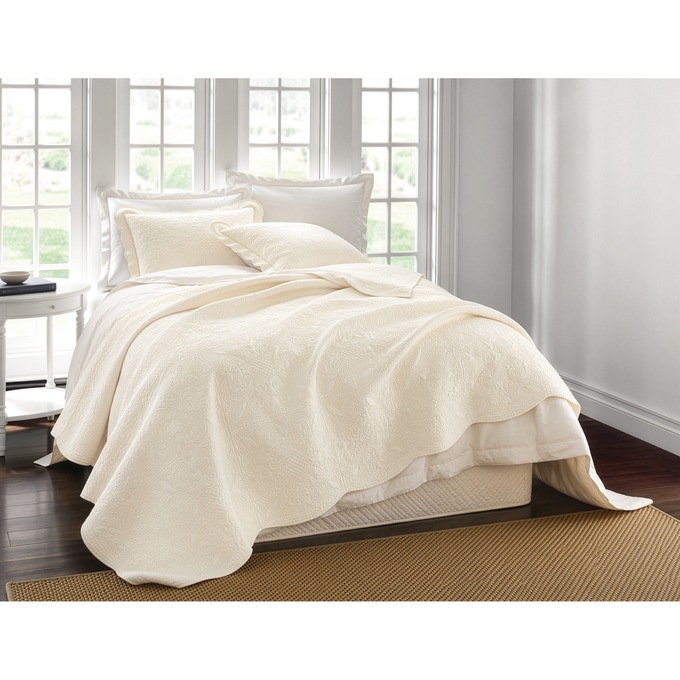 Chateau Oversized Reversible Cotton Quilt, , large