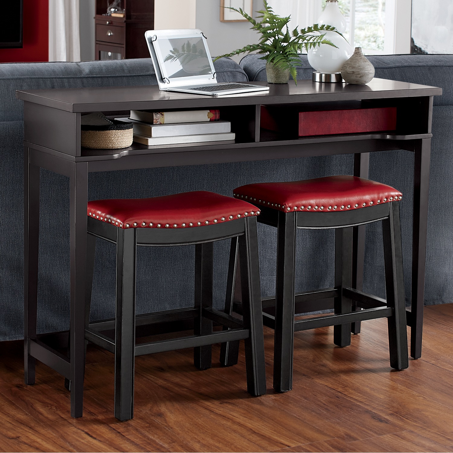 Hudson pub outlet table