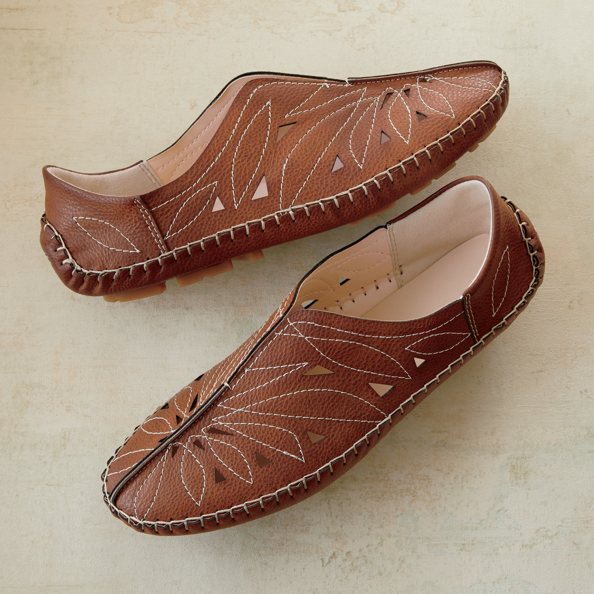 gracosy Loafers Flat Shoes for Womens Moccasins Summer Lace-Up Slip On Driving Shoes Comfort Walking Boat Shoes Round Toe Non-Slip Flats Soft Sole Slipper Shoes Ladies Classic Oxford Sandals Wide Fit 