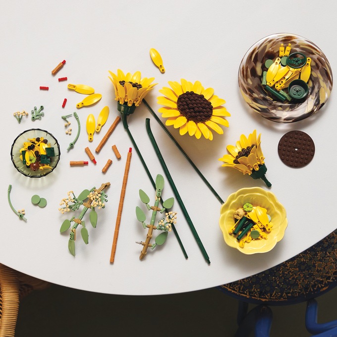 LEGO Botanicals Sunflower Bouquet, Yellow, large