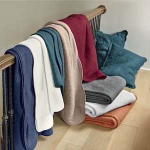 Chateau Oversized Reversible Quilt, , large