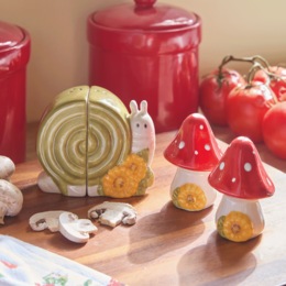 Novel Figural Salt &amp; Pepper Shakers, , large