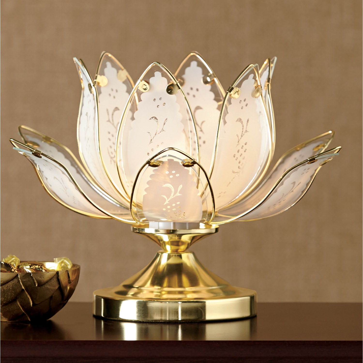Lotus touch outlet lamp