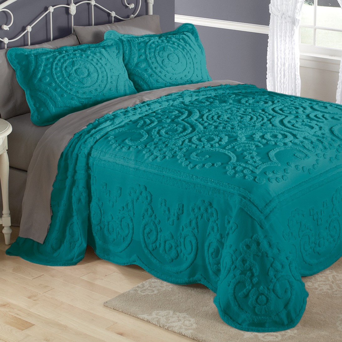 Scallop Chenille Bedspread | Montgomery 