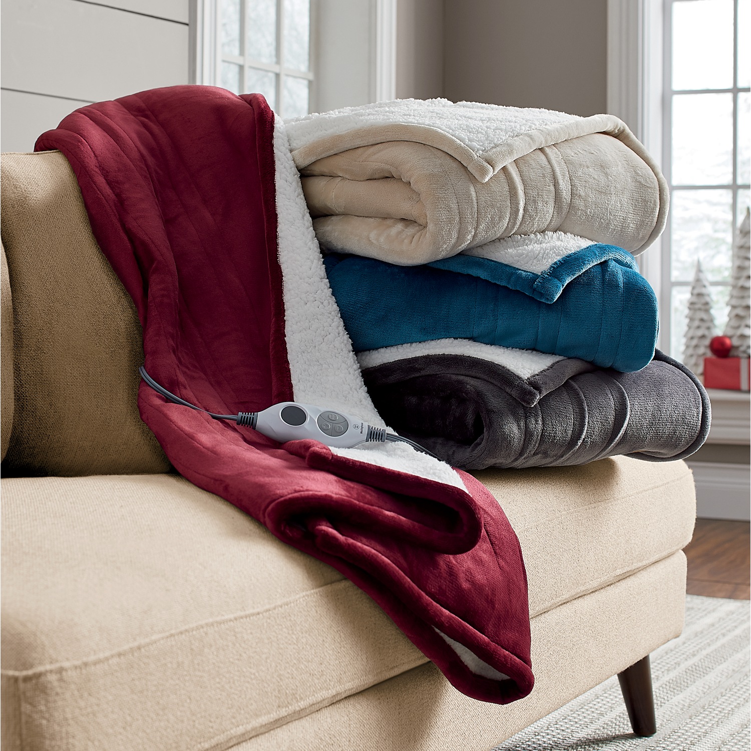 Westinghouse Reversible Fleece to Sherpa Heated Throw Plush