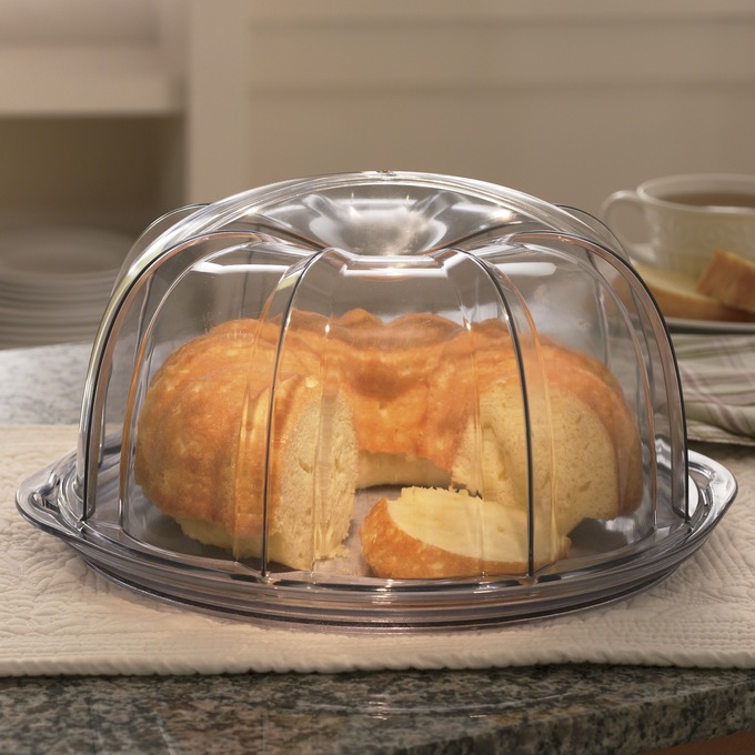 Nordic Ware Bundt Cake Keeper with Bundt Pan