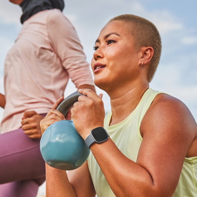 Fitbit Versa 4 Smartwatch, , large