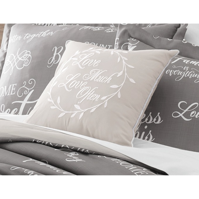 Coordinating Your Comforter Set With Your Throw Pillows – ONE AFFIRMATION