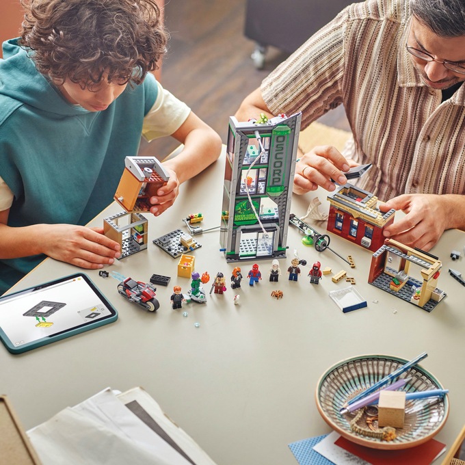 LEGO Marvel Spider-Man vs. Oscorp, , large
